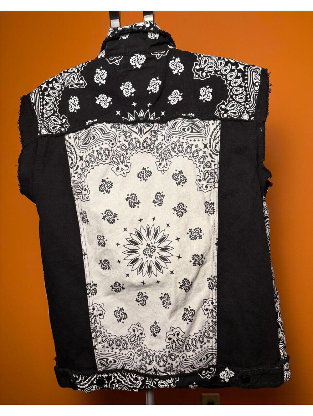 Rare Victorius denim vest sz XL Paisley bandana print cowboy button up - Picture 2 of 2